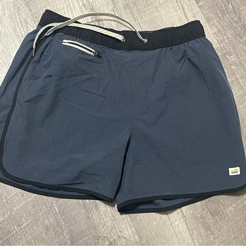 Vuori Men's Blue and Black Shorts Sz large